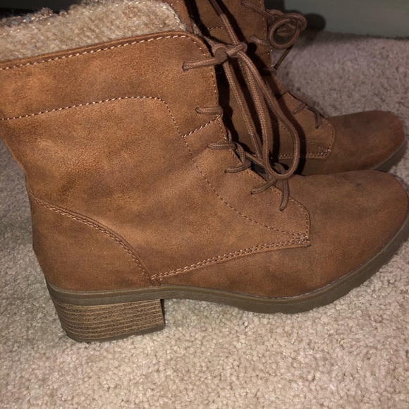 Brown boots - Picture 6 of 8